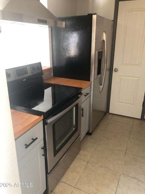 Building Photo - 2 Story Townhouse,  3 Bedroom, 1 Bathroom,...