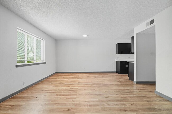 Building Photo - 6619 S Zunis Ave