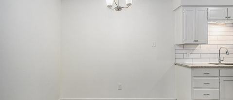Building Photo - 2107 Mistletoe Ave