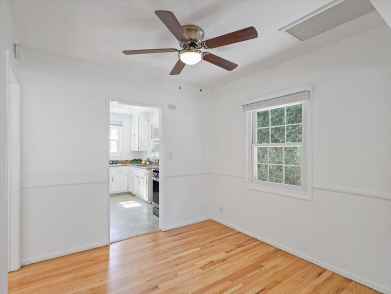 Building Photo - 15460 Sylvan St