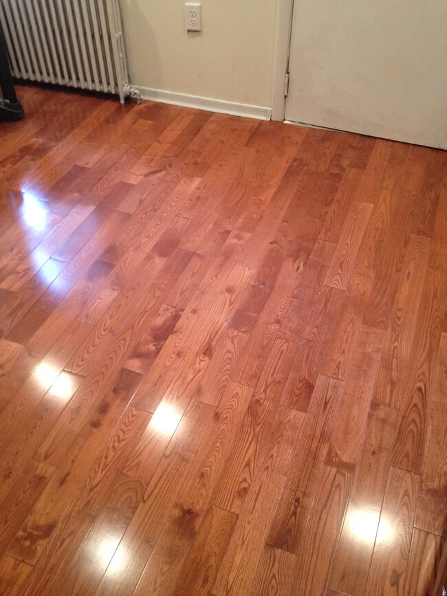 livingroom floors - 115 League St
