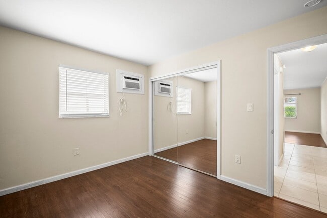 Building Photo - ANNUAL RENTAL - 1 Bedroom, 1 Bath Duplex in Naples Park