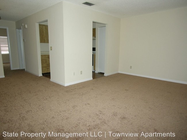 Building Photo - 38112 Townview Ave