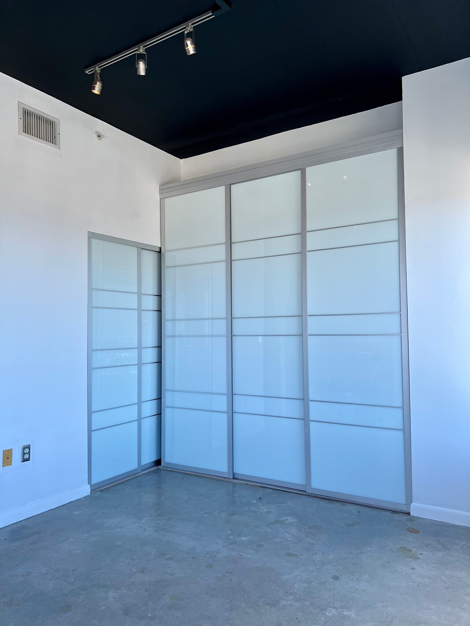 2 CLOSETS - 10 South River Drive