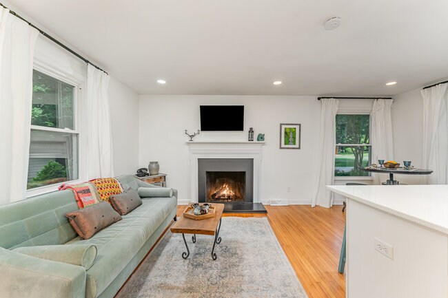 Building Photo - 4014 Sulkirk Rd