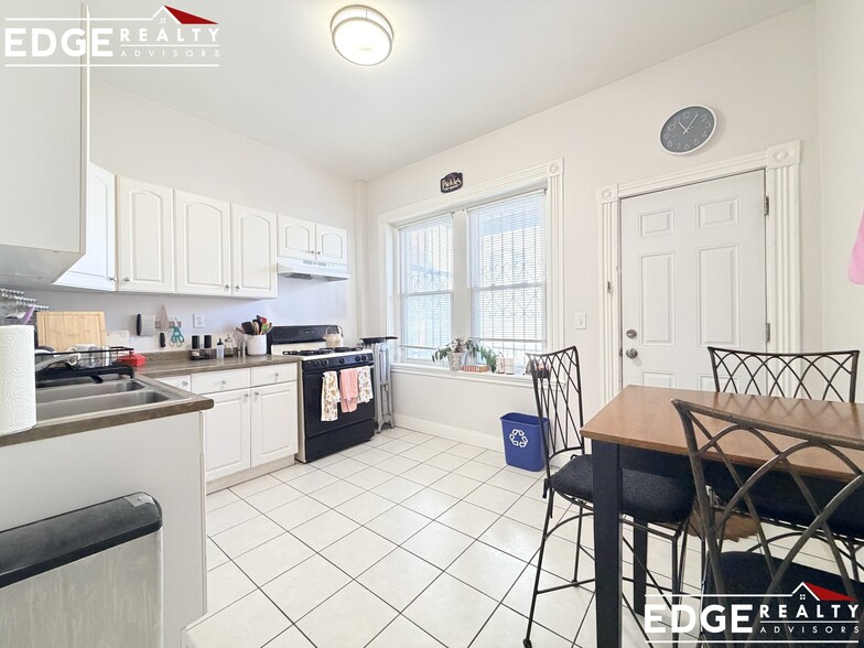 Building Photo - 79 Glenville Ave