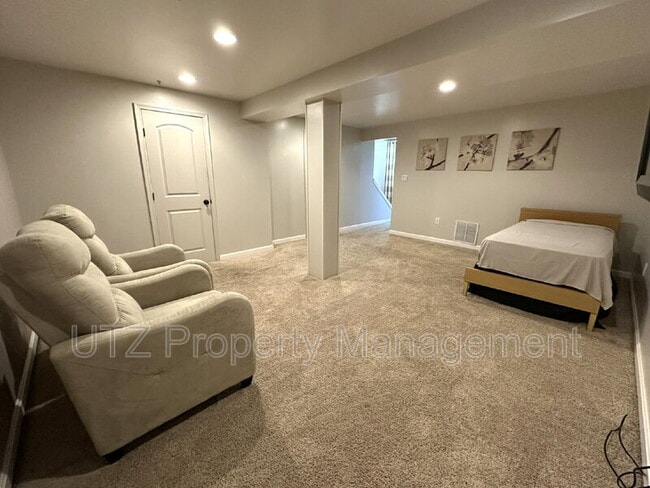 Building Photo - 850 Medinah Cir