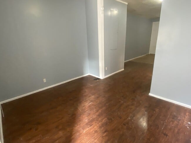 Building Photo - Spacious 2BR/1BA SFH in Benton Park West