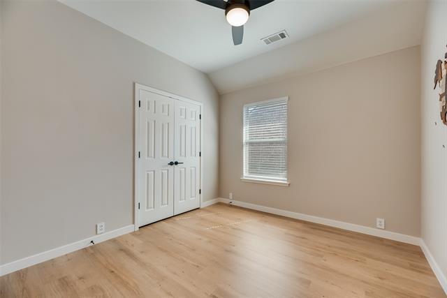 Building Photo - 2414 Thorntree Dr