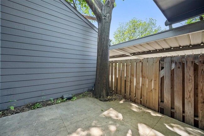 Building Photo - 810 Banister Ln
