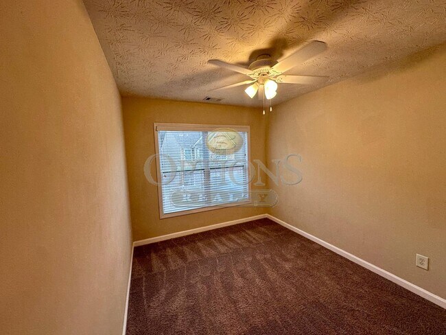 Building Photo - 827 Forsythia Way