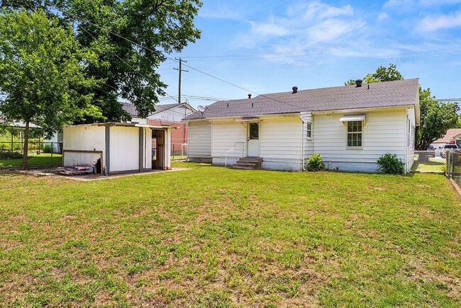 Building Photo - 1814 S 5th St