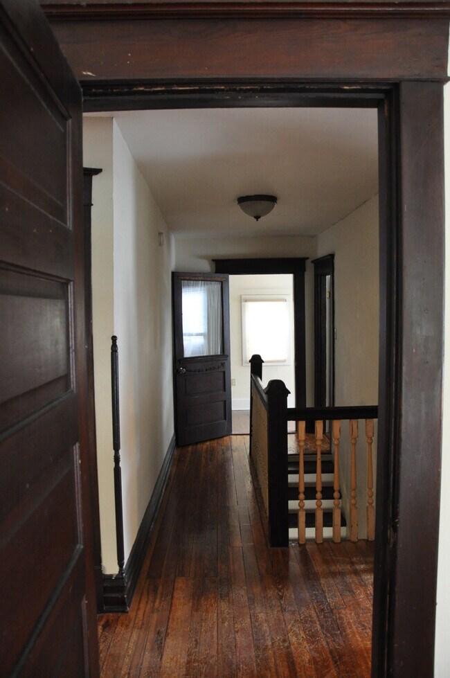 Building Photo - 308 S Broadway Park