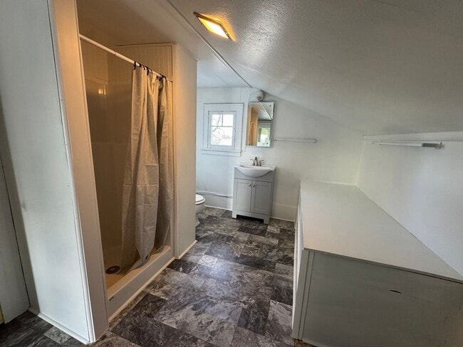 Building Photo - 2BR/1BA Upper Unit – Washer/Dryer Hookups, No Pets