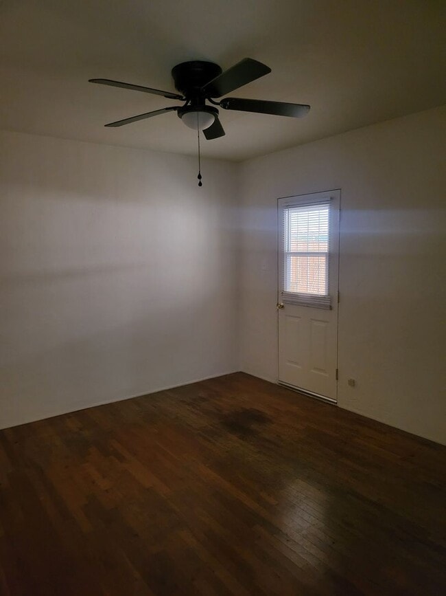 Building Photo - 324 Monroe St NE