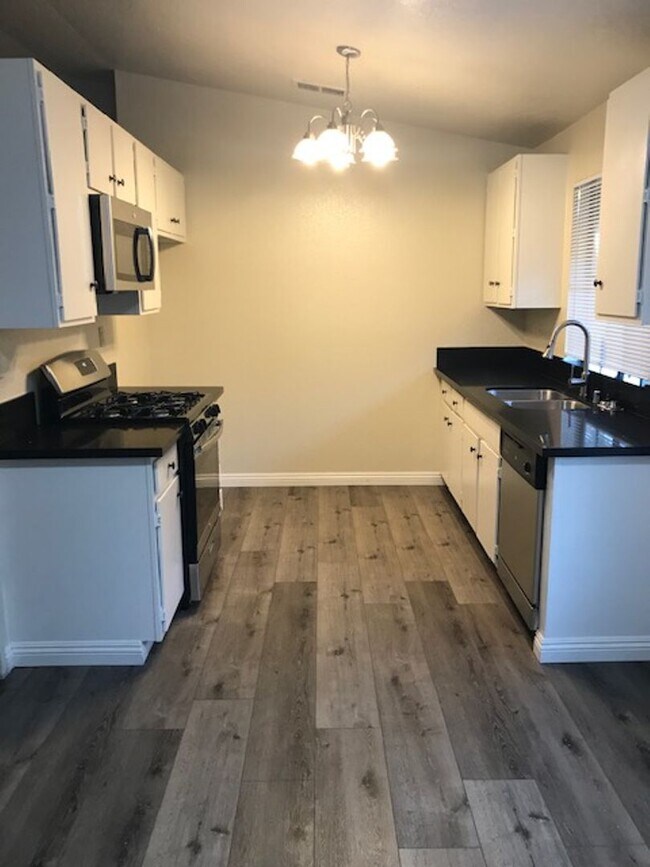 Building Photo - Rancho Meadows