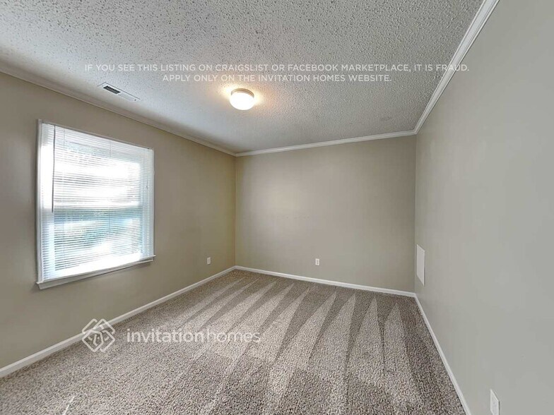 Building Photo - 635 Tryon Pl