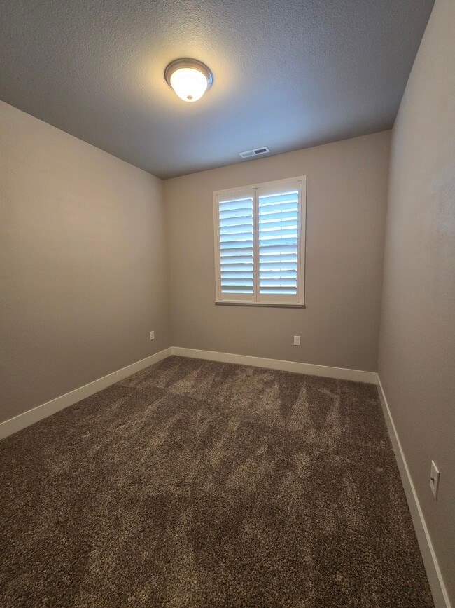 Building Photo - 774 E Cottage Loop