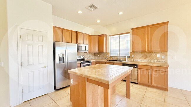 Building Photo - 3027 W Cottonwood Ln