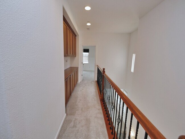 Building Photo - Gorgeous 4 Bed, 3.5 Bath in Brentwood