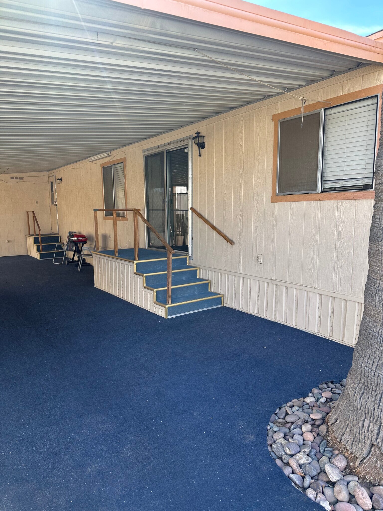 Car port for 2 cars - 2700 W 8th St