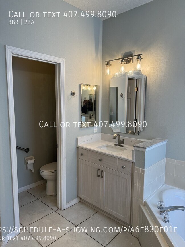 Building Photo - 13500 Biscayne Dr