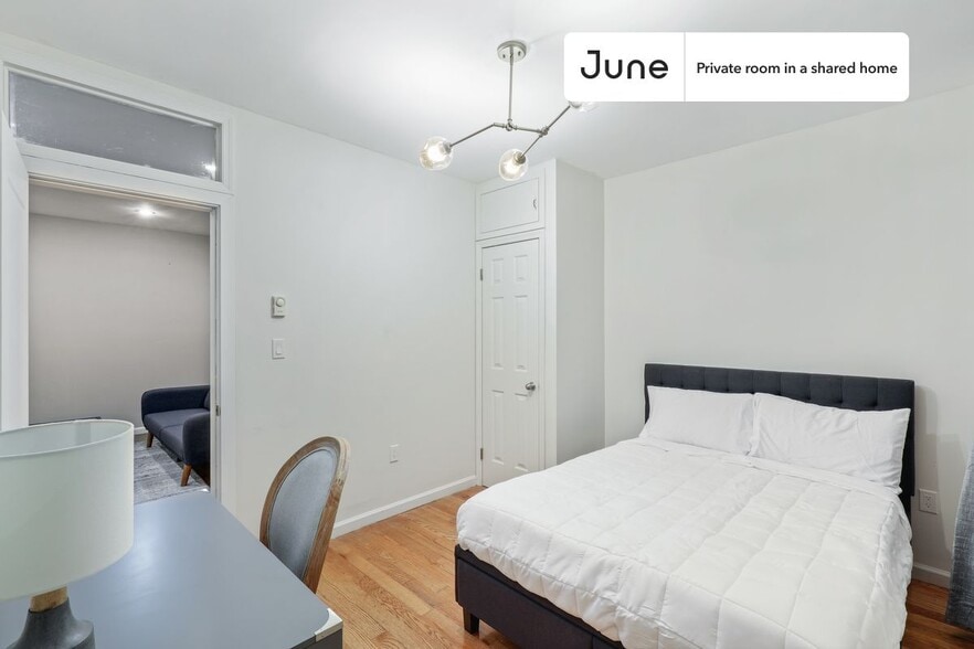 Building Photo - Room in Shared 4 bed/1 bath home