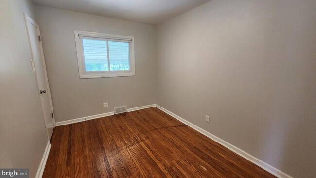 Building Photo - 216 Pomona Ave