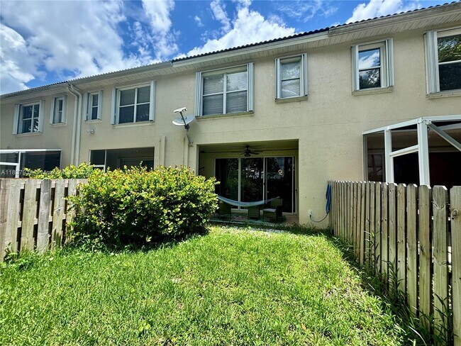 Building Photo - 8143 Bellagio Ln