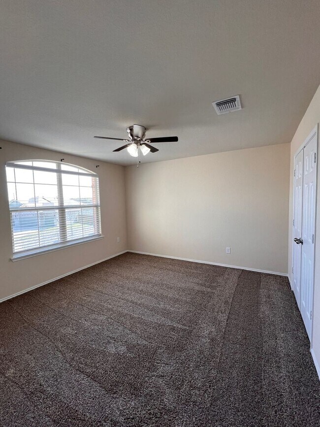 Building Photo - Spacious 5-Bedroom Harker Heights Home with 3 Living Areas & 3-Car Garage