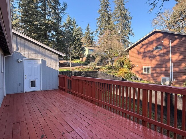 Building Photo - 3200 Lorian Ln SE