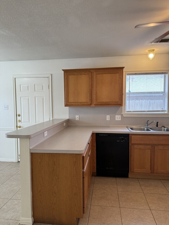 Building Photo - 1621 Rock Hollow Loop