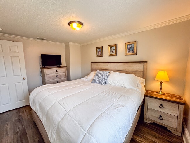 Building Photo - 813 N Spair St