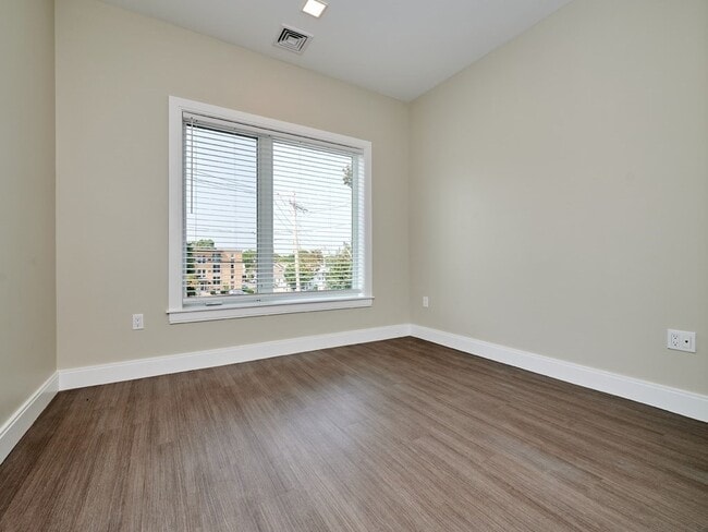 Building Photo - 14 Walley St