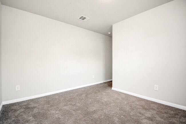 Building Photo - 15665 Briar Frst Dr