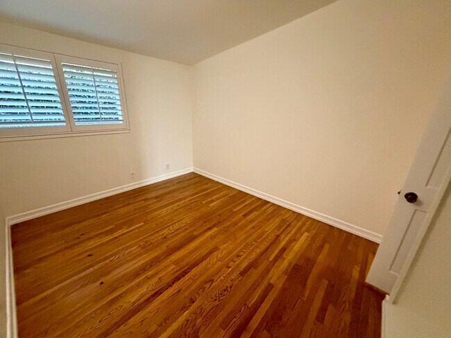 Building Photo - 4 Bedroom Beautiful Tustin Cul-De-Sac Home