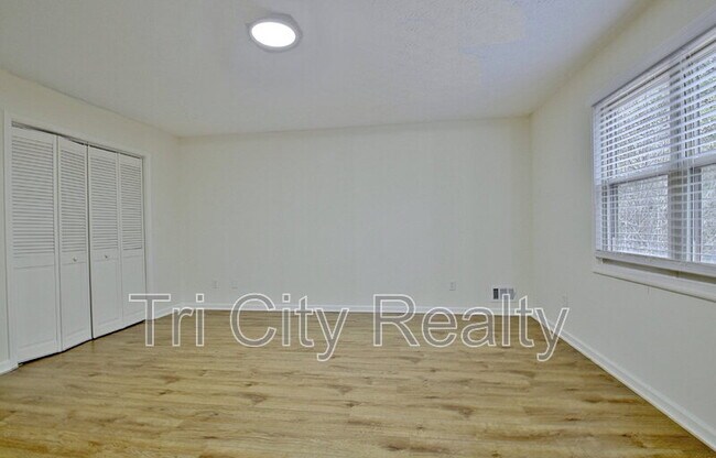 Building Photo - 150 Drennan Dr