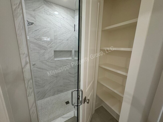 Building Photo - 3BD/3.5BA - UNIT @ THE RESERVE