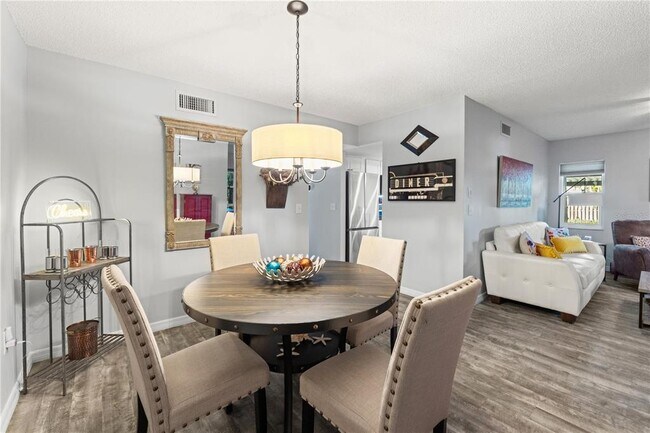 Building Photo - 300 S Florida Ave