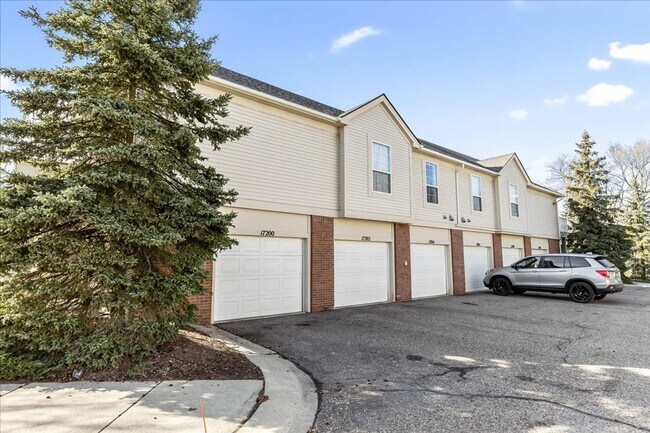 Building Photo - 17104 Chesapeake Cir