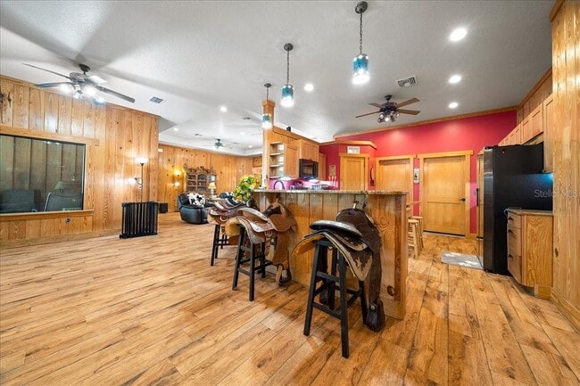 Building Photo - 3135 NE 49th St