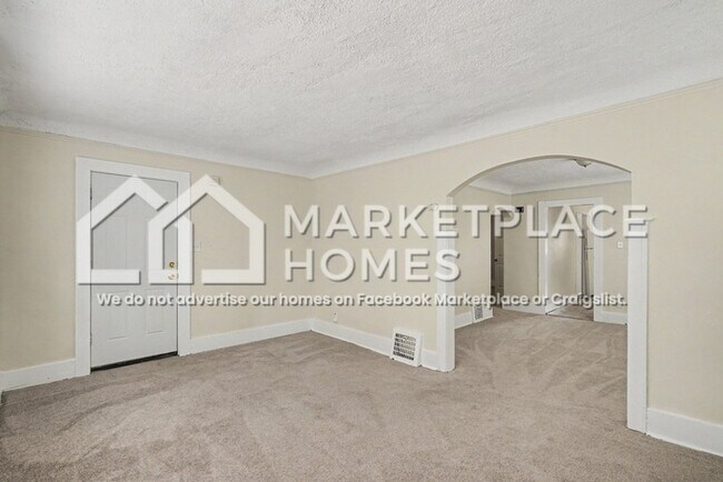 Building Photo - 15710 Northlawn St
