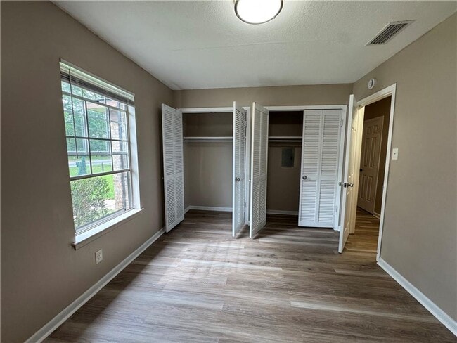 Building Photo - 1005 Navco Rd