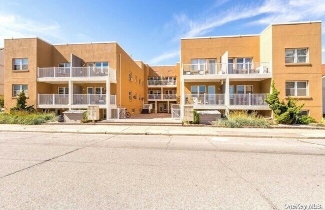 Primary Photo - 251 W Broadway