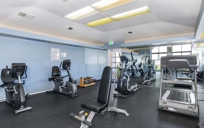 Building Photo - 1 Bedroom Upper Unit In Rancho San Diego