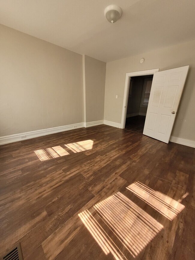 Building Photo - 257 E College Ave