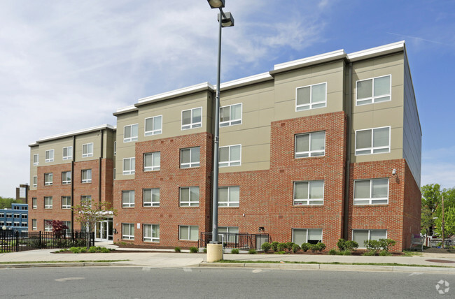 Building Photo - Visionary Square