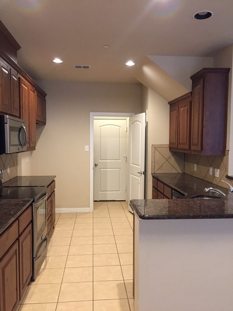 Building Photo - 243 Sherburne St