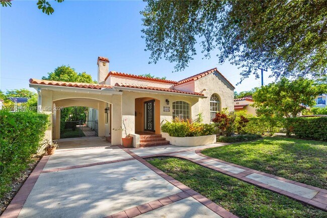 Building Photo - 1428 Medina Ave