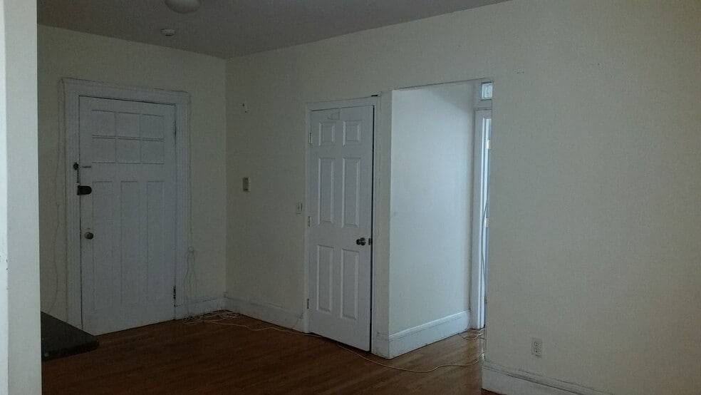 Building Photo - 60 Egmont St